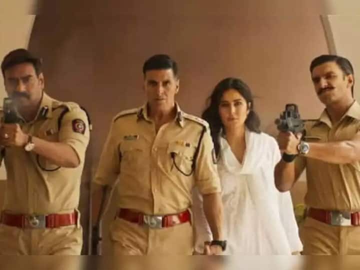 अक्षय कुमार और कैटरीना कैफ की फिल्म सूर्यवंशी को रोहित शेट्टी ने डायरेक्ट किया है. फिल्म में अक्षय एक निडर पुलिस वाले के रूप में दिखाई देंगे जो आतंकवादियों से मुकाबला करता है. दिलचस्प बात ये है कि सूर्यवंशी में अजय देवगन और रणवीर सिंह भी एक कैमियो करेंगे.