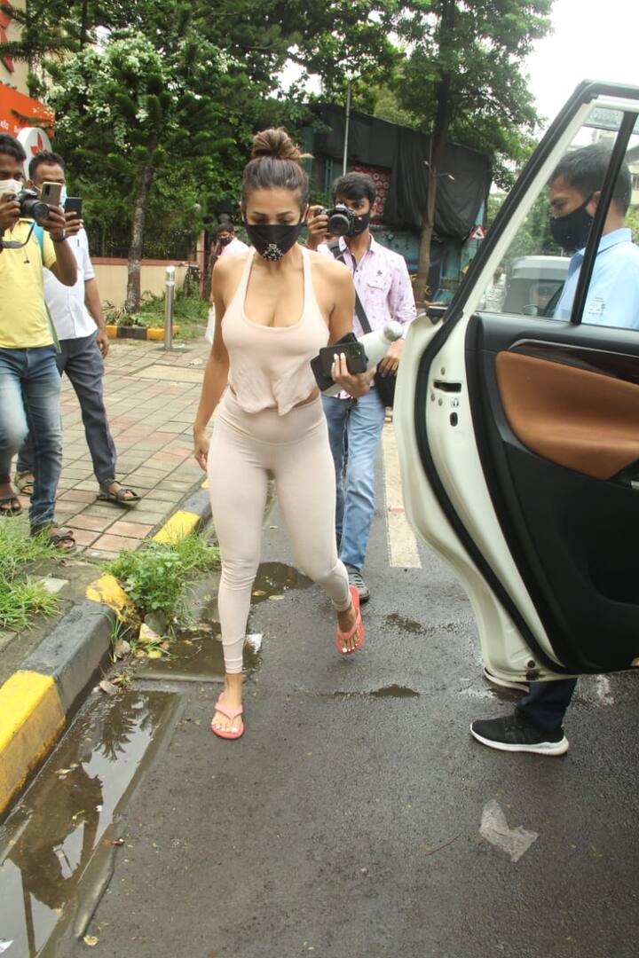 इंस्टाग्राम पर मलाइका का ये अंदाज फैंस को खासा पसंद आ रहा है. (Photo Credit: Manav Manglani)