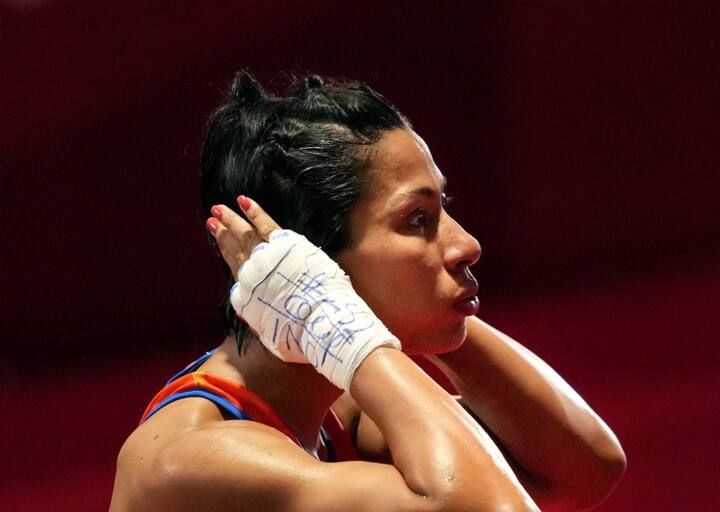 मुक्केबाजीः लवलीना बोरगोहेन महिलाओं के 69 किग्रा में बुसेनाज सुरमेनेली (तुर्की) से हार गईं. हालांकि उन्हें कांस्य पदक मिला है. उनके इस पदक के साथ भारत के कुल पदकों की संख्या 3 हो गई है.