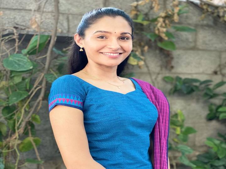 இங்கே ஒரு இன்பம் வந்து நிறைய, எப்போது என் உண்மை நிலை அறிய..