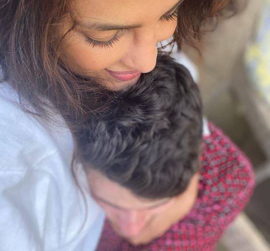 Internet Is Melting As Priyanka Chopra Shares A Mushy PIC With Husband Nick Jonas Internet Is Melting As Priyanka Chopra Shares A Mushy PIC With Husband Nick Jonas