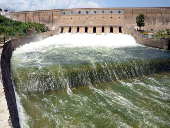 The water level of Mettur Dam is declining 'மேட்டூர்’ குறைந்து வரும் அணையின் நீர்மட்டம்..!