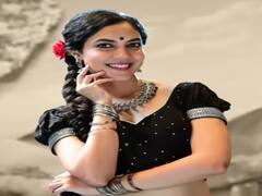 Actress Ritu Varma  | நீ தங்க சிலையா.. நுரை பொங்கும் மலையா  - ரித்துவர்மா போட்டோ ஆல்பம்