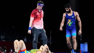 Wrestler Ravi Kumar Dahiya: தங்கமா? வெள்ளியா? : ஒலிம்பிக் மல்யுத்தத்தில் எதிர்பார்ப்புகளை எகிற வைத்திருக்கும் ரவிக்குமார்!