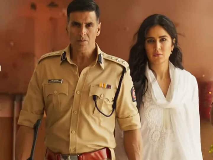 कोविड 19 के घटते मामलों के बाद अब सिनेमाघर जल्द खुल जाएंगे. इसके साथ ही कई फिल्में बड़े पर्दे पर रिलीज की जाएगी. अक्षय कुमार की फिल्म बेल बॉटम बड़े पर्दे पर 19 अगस्त को दस्तक देने वाली है. इस फिल्म के बाद बॉलीवुड की कई अन्य फिल्में सिनेमाघरों में रिलीज होने की कतार मे शामिल हैं. अपनी इस स्टोरी में हम आपको उन फिल्मों के नाम बताने जा रहे हैं जो आने वाले दिनों में रिलीज हो सकती है.