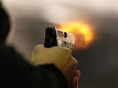 इटावा: लूट की वारदात को अंजाम दे भाग रहे बदमाशों की पुलिस से मुठभेड़, दो पुलिसकर्मी समेत तीन बदमाश घायल