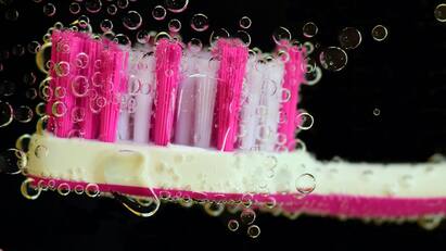 Sleepy Man Accidentally Swallows Toothbrush While Brushing, know in details Sleepy Man Swallows Toothbrush: ঘুমচোখে দাঁত মাজতে গিয়ে এ কী বিপত্তি! পেটে গেল আস্ত ব্রাশ