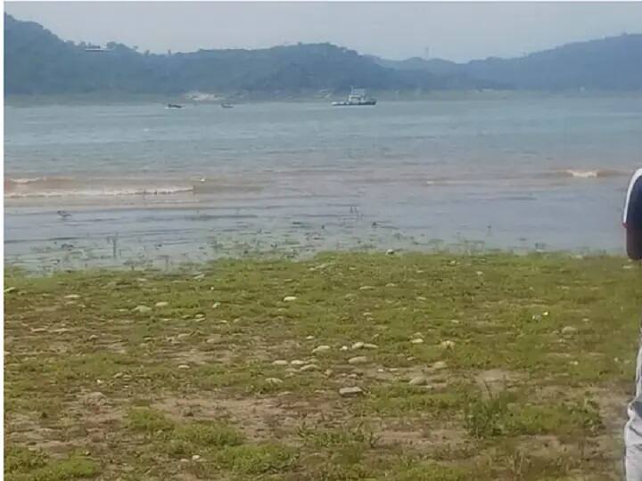 Jammu: Still no clue of missing pilots in Ranjit Sagar Dam, NDRF-Army is running rescue operation जम्मू: रंजीत सागर डैम में लापता पायलटों का अबतक सुराग नहीं, हेलिकॉप्टर क्रैश के बाद NDRF-सेना चला रहे हैं रेस्क्यू ऑपरेशन