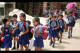 WB School Syllabus Reduced: করোনাকালের জের, প্রথম থেকে নবম শ্রেণিতে ৩০-৩৫% কমছে স্কুলের সিলেবাস