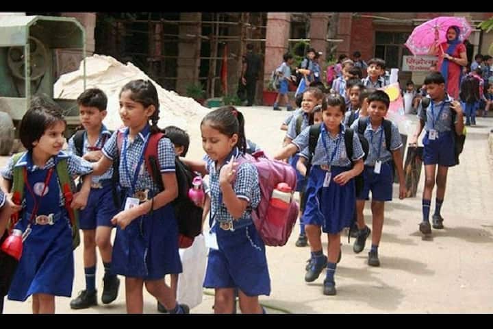 Bihar School Reopening: Schools will open for students from class 1 to 8 from August 16, check here SOPs and guidelines Bihar School Reopening: कक्षा 1 से 8 तक छात्रों के लिए 16 अगस्त से खुलेंगे स्कूल, यहां चेक करें SOPs और गाइडलाइन्स
