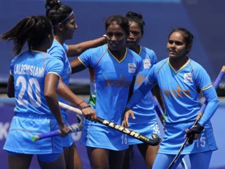 Womens Hockey Caste Slur |  விடாமல் துரத்தும் தீ : மகளிர் ஹாக்கி போட்டி தோல்விக்கு, இந்திய வீராங்கனை குடும்பத்தின் மீது சாதிய தாக்குதல்