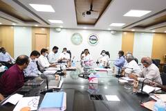 Ktr Review : పరిశ్రమలకు రాజమార్గం.. సమీక్షలో అధికారులకు కేటీఆర్ దిశానిర్దేశం..!