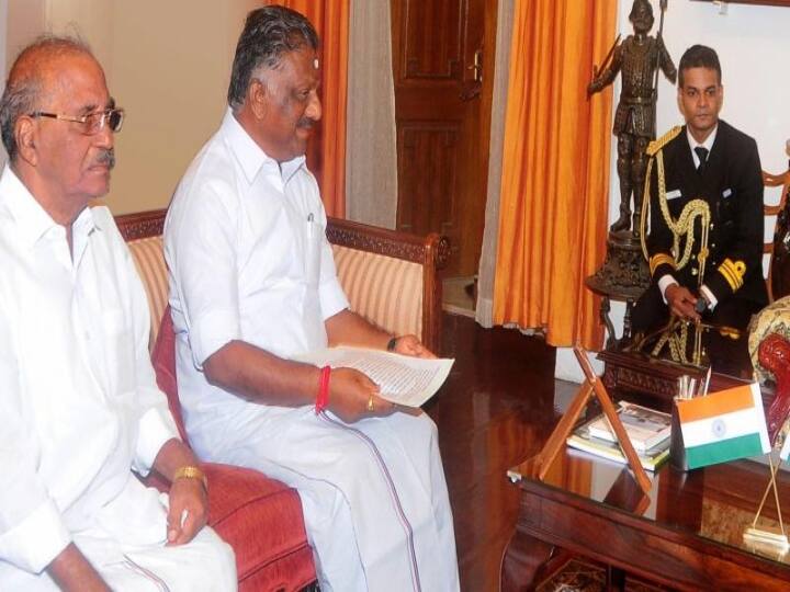 முன்னாள் துணை முதல்வர் ஓ.பன்னீர்செல்வத்துடன் மதுசூதனன்