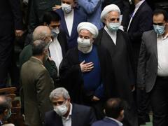 Ebrahim Raisi oath: क्षेत्रीय तनाव के बीच ईरान के नए राष्ट्रपति इब्राहिम रईसी ने ली शपथ, तस्वीरों में देखें