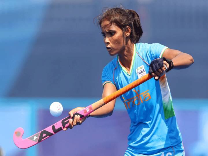 Indian women's hockey players family met casteist abuse after defeat in Tokyo Olympics Womens Hockey Caste Slur |  விடாமல் துரத்தும் தீ : மகளிர் ஹாக்கி போட்டி தோல்விக்கு, இந்திய வீராங்கனை குடும்பத்தின் மீது சாதிய தாக்குதல்