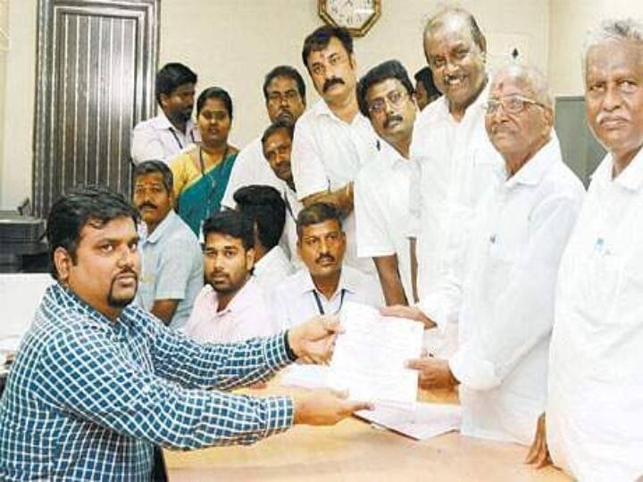 ஆர்.கே.நகர் இடைத்தேர்தலில் போட்டியிட வேட்புமனு தாக்கல் செய்த மதுசூதனன்