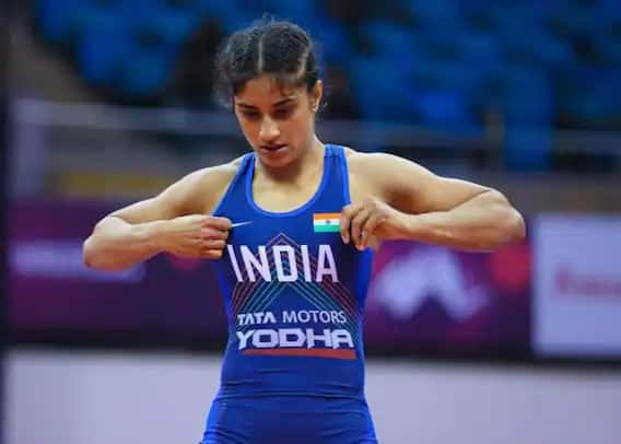 Tokyo olympics wrestling india's vinesh phogat lost vanesa kaladzinskaya in quarter finals Tokyo Olympic 2020, Wrestling: কুস্তিতে কোয়ার্টারে হেরে সোনার দৌড় থেকে ছিটকে গেলেন ভিনেশ ফোগত