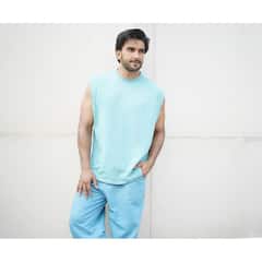 नीलू नीलू बन सड़क पर पकड़े गए Ranveer Singh, जूते नीले, पैंट, टी शर्ट नीली और दिल भी नीला लगाया