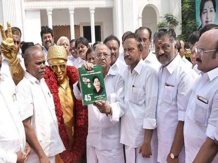 அ.தி.மு.க. தலைமை அலுவலகத்தில் ஓ.பன்னீர்செல்வம், தம்பிதுரை உள்ளிட்டோருடன் மதுசூதனன்