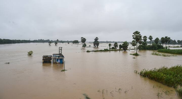 উদয়নারায়ণপুরের হরিহরপুর, টোকাপুর শিবানীপুর, হোদোল, কুরচি - এই ৫টি জায়গায় বাঁধ ভেঙে দামোদরের জল ঢুকতে শুরু করে গ্রামে। ইতিমধ্যেই উদয়নারায়ণপুরে উদ্ধারকাজে নেমেছে NDRF ও বিপর্যয় মোকাবিলা দল।
