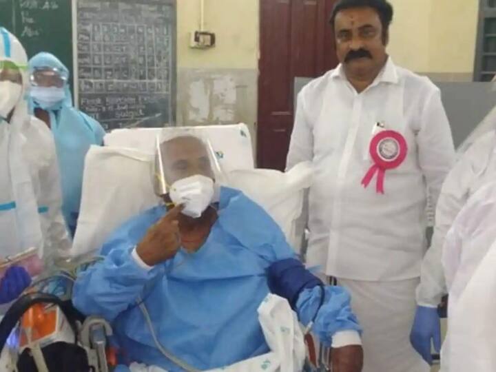வென்டிலேட்டர் உதவியுடன் வாக்களிக்க வந்த மதுசூதனன்