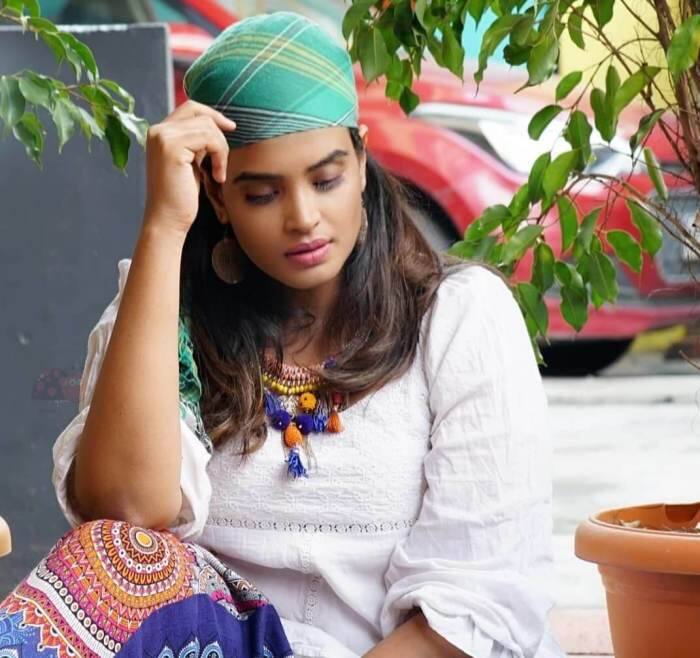 తన బోల్డ్ కంటెంట్ తో ఫేస్ బుక్ లో, యూట్యూబ్ లో రచ్చ చేస్తోన్న ఈమెని ఇప్పుడు బిగ్ బాస్ హౌస్ లోకి తీసుకొచ్చే ప్రయత్నం చేస్తున్నారట.