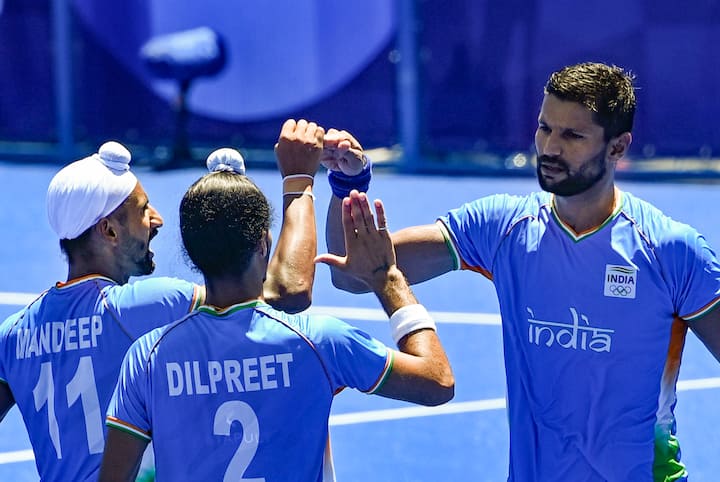 इस रोमांचक जीत के कई सूत्रधार रहे जिनमें दो गोल करने वाले सिमरनजीत सिंह ((17वें मिनट और 34वें मिनट) हार्दिक सिंह (27वां मिनट), हरमनप्रीत सिंह (29वां मिनट) और रूपिंदर पाल सिंह (31वां मिनट) तो थे ही लेकिन आखिरी पलों में पेनल्टी बचाने वाले गोलकीपर श्रीजेश भी शामिल हैं. भारतीय टीम 1980 मास्को ओलंपिक में अपने आठ स्वर्ण पदक में से आखिरी पदक जीतने के 41 साल बाद ओलंपिक पदक जीती है. मॉस्को से तोक्यो तक के सफर में बीजिंग ओलंपिक 2008 के लिये क्वालीफाई नहीं कर पाने और हर ओलंपिक से खाली हाथ लौटने की कई मायूसियां शामिल रहीं.