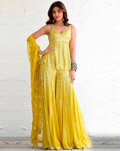 Shilpa Shetty Style: बांधनी साड़ी से लेकर प्रिंटेड लहंगे तक...सब कुछ स्टाइल से करती हैं कैरी, इस तरह अपने लुक में चार चांद लगाती हैं