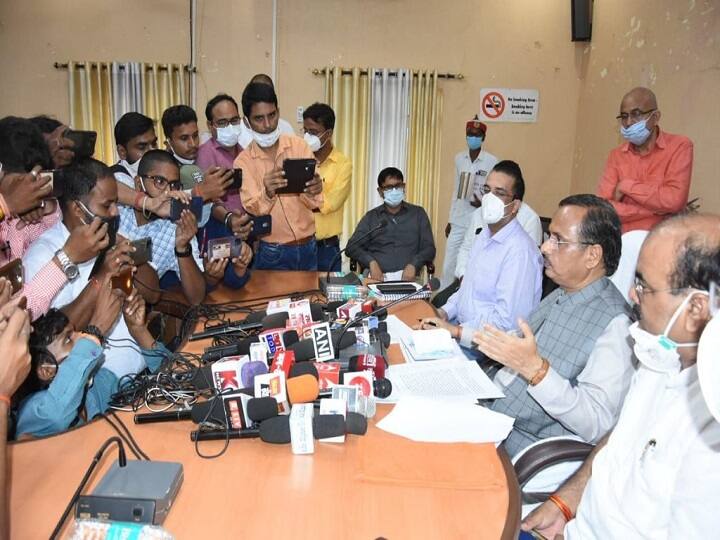 रायबरेली पहुंचे डिप्टी सीएम दिनेश शर्मा, सरकार की ठोकी पीठ तो विपक्षियों पर बोला हमला Deputy CM Dinesh Sharma reached RaeBareli attacked on opposition ANN रायबरेली पहुंचे डिप्टी सीएम दिनेश शर्मा, सरकार की ठोकी पीठ तो विपक्षियों पर बोला हमला