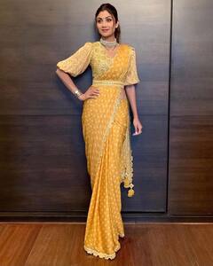 Shilpa Shetty Style: बांधनी साड़ी से लेकर प्रिंटेड लहंगे तक...सब कुछ स्टाइल से करती हैं कैरी, इस तरह अपने लुक में चार चांद लगाती हैं