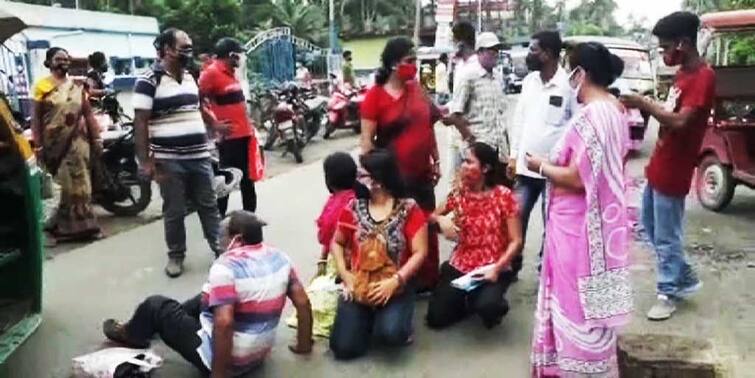 North 24 Parganas Ashoknagar Vaccine Crisis Police lathicharge aged couple beaten North 24 Parganas: ভ্যাকসিন না পেয়ে অবরোধ, পুলিশের সঙ্গে ধস্তাধস্তি, পাল্টা লাঠিচার্জ, ধুন্ধুমার অশোকনগরে