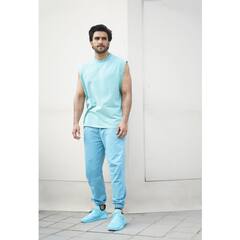 नीलू नीलू बन सड़क पर पकड़े गए Ranveer Singh, जूते नीले, पैंट, टी शर्ट नीली और दिल भी नीला लगाया