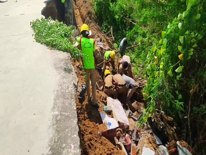 Karnataka based labour died in sand slide while involved in railway signal cable installation work . ரயில்வே கேபிள் பதிக்கும் பணியில் ஈடுபடுத்தப்பட்ட கூலித்தொழிலாளி மண்சரிவில் சிக்கி உயிரிழப்பு..!