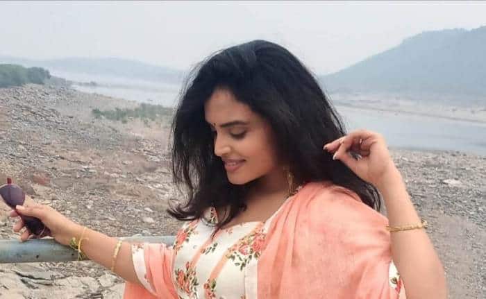 బుల్లితెరపై నెంబర్ వన్ రియాలిటీ షోగా దూసుకుపోతుంది బిగ్ బాస్ షో. ఇప్పటివరకు తెలుగులో నాలుగు సీజన్లను పూర్తి చేసుకున్న ఈ షో ఇప్పుడు ఐదో సీజన్ కోసం సిద్ధమవుతోంది.