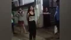 Lucknow: 'थप्पड़बाज' युवती का एक और नया वीडियो वायरल, पुलिस के सामने किया हंगामा | ABP Ganga