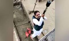 मध्य प्रदेश: रेस्क्यू करने गए गृह मंत्री खुद बाढ़ में जा फंसे, सेना ने किया एयरलिफ्ट