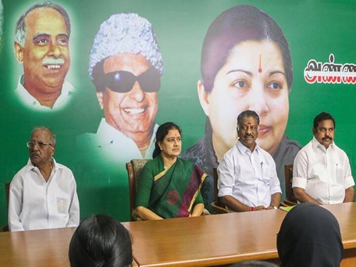 சசிகலாவுடன், ஓ.பன்னீர்செல்வம், எடப்பாடி பழனிசாமியுடன் மதுசூதனன்
