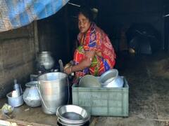 West Bengal Flood Photos জলে ভেসে গিয়েছে বাড়িঘর, বৃষ্টি কমলেও কমেনি যন্ত্রণা, জেলায় জেলায় দুর্ভোগের ছবি