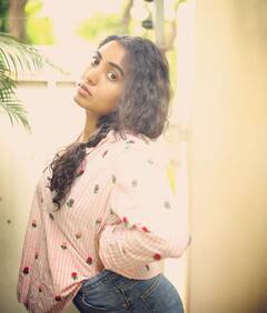 Shivathmika Rajashekar Photos: హీరోగారి కూతురు.. హొయలు పోతుందే..