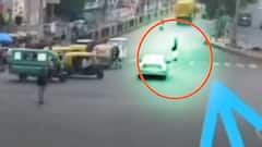 Lucknow: अवध चौराहे पर भीषण सड़क हादसा, CCTV में कैद हुई घटना | ABP Ganga Hindi
