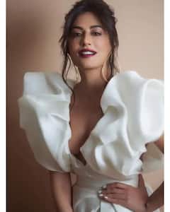 ਬੋਲਡ ਲਿਪਸ ਕਲਰ ਨਾਲ ਸਭ ਦਾ ਦਿਲ ਲੁੱਟਦੀ ਚਿਤਰਾਂਗਦਾ ਸਿੰਘ, ਤਸਵੀਰਾਂ ਚ ਦੇਖੋ ਹੌਟ ਅੰਦਾਜ਼