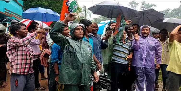 Bankura TMC Takes Claim of Gram Panchayet in Mankanali Creates Political tussle with BJP Bankura : বাঁকুড়ার মানকানালি গ্রাম পঞ্চায়েতের দখল নিল তৃণমূল, তুঙ্গে উঠল বিজেপির সঙ্গে তরজা