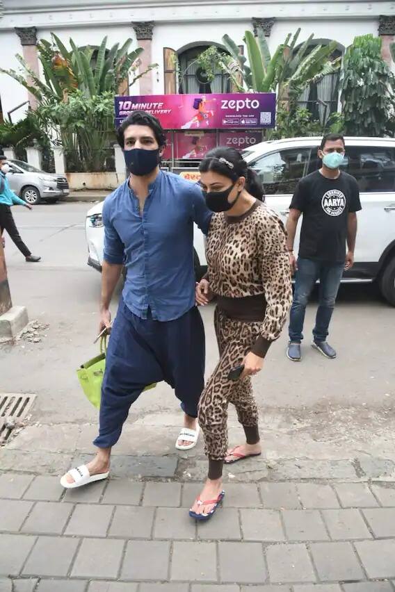 মহেশ ভট্টের দস্তক ছবির হাত ধরেই বলিউডে পা রেখেছিলেন সুস্মিতা।