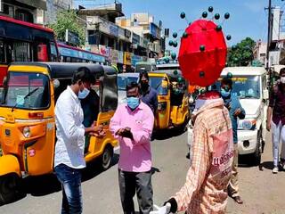 கொரோனா செயல்படும் விதத்தை நடித்துக்காட்டி  விழிப்புணர்வு பிரச்சாரம் : பூவிருந்தவல்லி நகராட்சியின் ஏற்பாடு