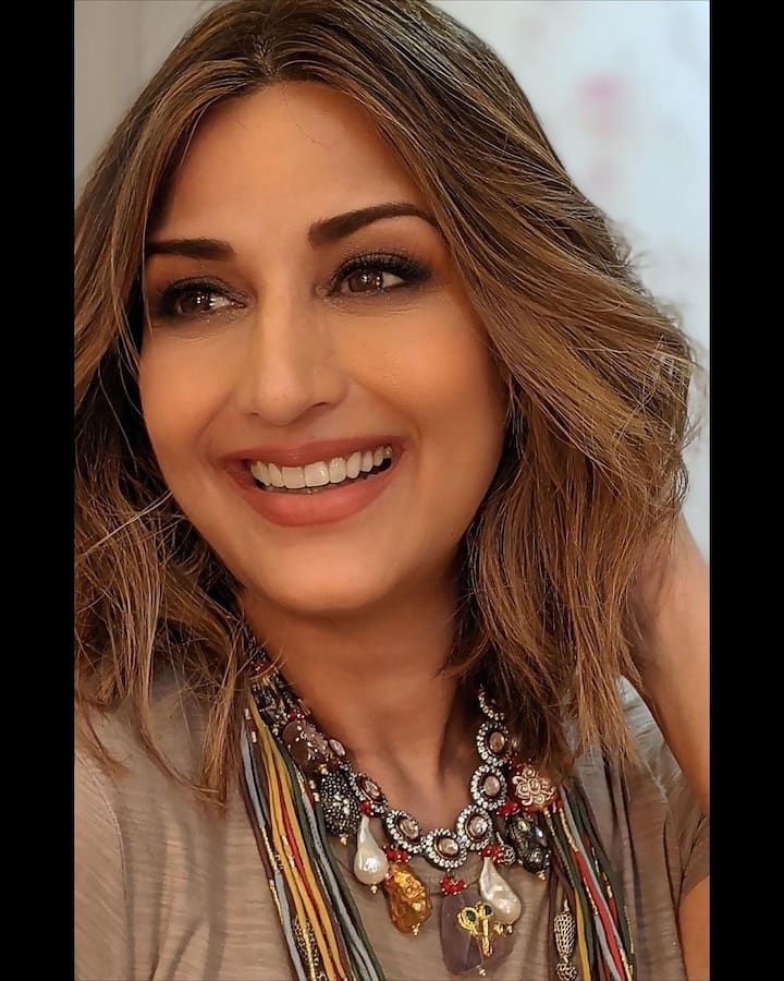 Sonali Bendre sahred some pictures from the sets of the reality show where she can be seen sporting this stunning jacket even after 2 decades. (Image courtesy - @iamsonalibendre/Instagram)