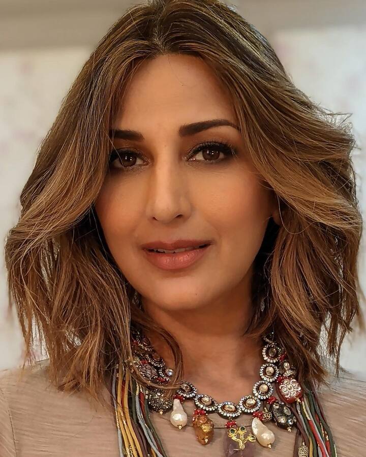 To complete her look, Sonali opted for a nude makeup look and wore statement jewellery to go with her beautifully adorned jacket. (Image courtesy - @iamsonalibendre/Instagram)