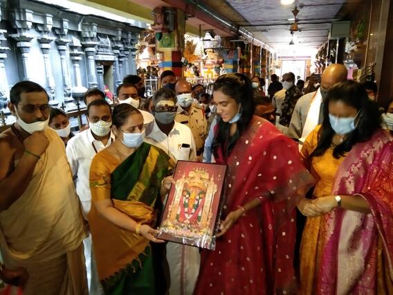 InPics: ఏపీ ముఖ్యమంత్రి జగన్‌ను కలిసిన పీవీ సింధు... శుభాకాంక్షలు తెలిపిన జగన్