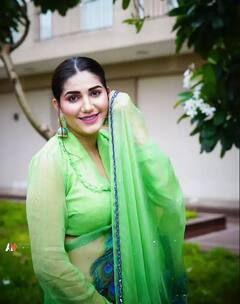 ਲਾਲ ਸਾੜੀ 'ਚ ਨਵੀਂ ਦੁਲਹਨ Disha Parmar ਤੇ ਫਿਰ Sapna Chaudhary ਨੇ ਹਰੀ ਸਾੜ੍ਹੀ ਪਾ ਜਿੱਤਿਆ ਫੈਨਸ ਦਾ ਦਿਲ, ਵੇਖੋ ਤਸਵੀਰਾਂ