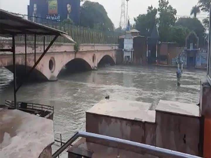 Police administration ban to take Ganga jal from Gang nahar in Muradnagar ann Ghaziabad: सावन की महाशिवरात्रि पर मायूस हुए शिव भक्त, गंग नहर से गंगा जल लेने पर लगी रोक