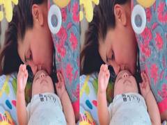 Kareena Kapoor Second Son Photo: मम्मी करीना कपूर ने दोनों लाडलों की एक साथ शेयर की तस्वीर, देखते ही आ जाएगा Taimur और Jeh पर प्यार